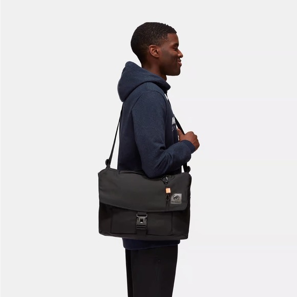 Mammut Other - NWOT Mammut Xeron Messenger 14 Shoulder Bag W Laptop Compartment